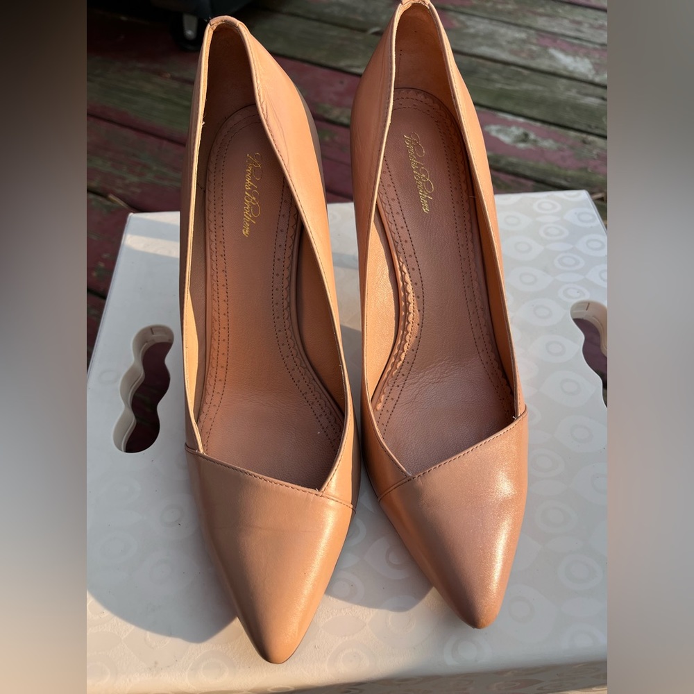 Brooks Brothers Tan Beige Leather Pumps Size 9.5